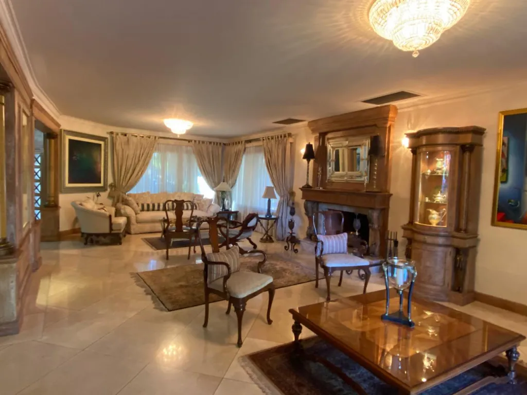 En venta Residencia de 4 Dormitorios en suite, en barrio Carmelitas — foto 2