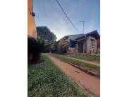 VENDO CASA EN LUQUE ZONA ASO DE EMPLEADOS A.J VIERCI CÓD. 3435