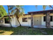 VENDO CASA TODA EN PLANTA BAJA EN VILLA ADELA LUQUE