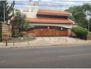 RESIDENCIA DE DISEÑO EXCLUSIVO - IDEAL PARA DIPOMATICOS, ESTUDIOS, CONSULTORIOS, OFICINAS