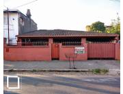 CASA A DOS CUADRAS DE MUNI DE ASUNCIÓN 432 m2 - Bo. VILLA AURELIA S/ calle ASFALTADA