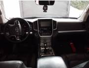 Land Cruiser negra 2016