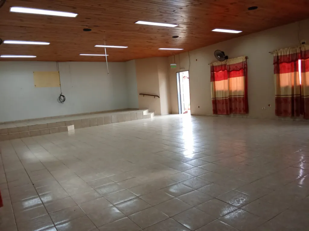 PROPIEDAD PARA VIVIENDA O COMERCIO EN YPANÉ-CENTRO!! — foto 3