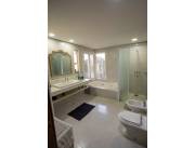 Vendo residencia sobre Av. del Yach Lambare