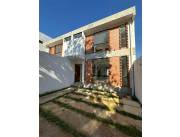 Vendo Fabuloso Duplex de 3 dormitorios con piscina a estrenar en Luque zona Rakiura