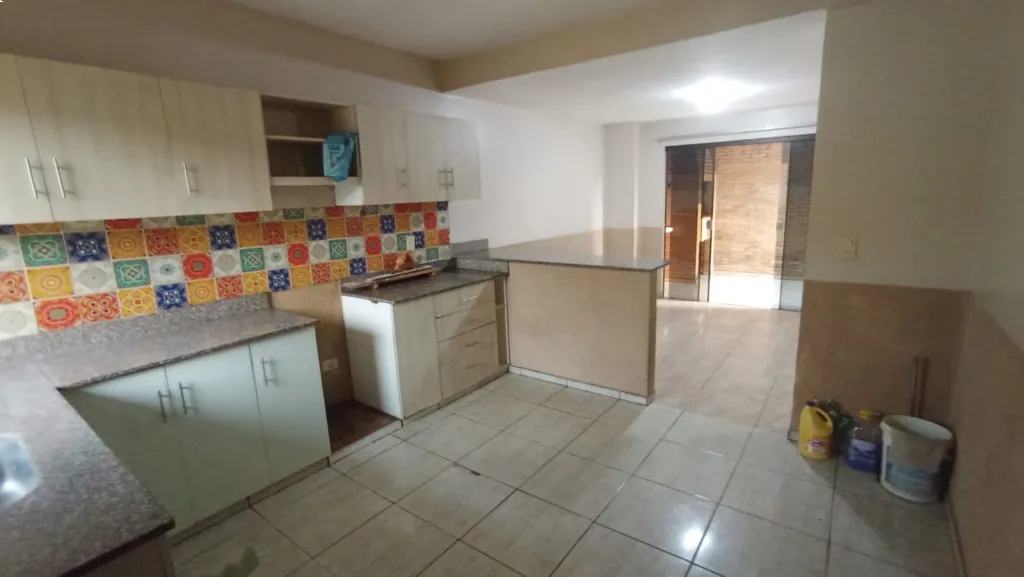 VENDO DUPLEX DE 3 DORMITORIOS, en Luque zona Curva Romero Villa Policial — photo 3