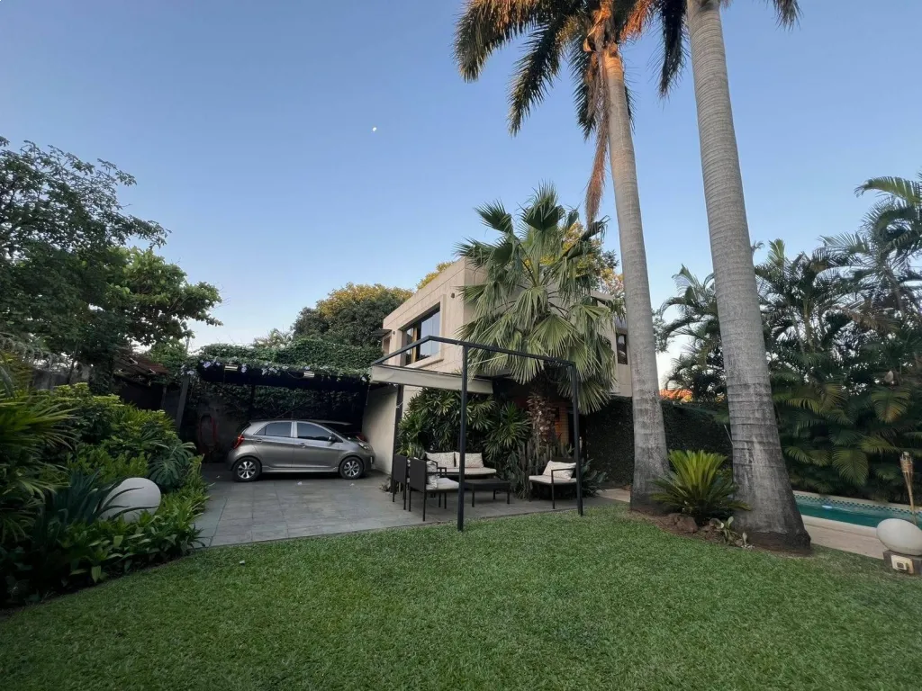VENDO HERMOSA CASA DE 3 DORMITORIOS, con piscina en Villa Aurelia de Asunción — Foto 2