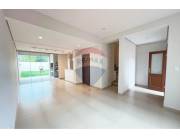 VENDO DÚPLEX EN LAMBARÉ