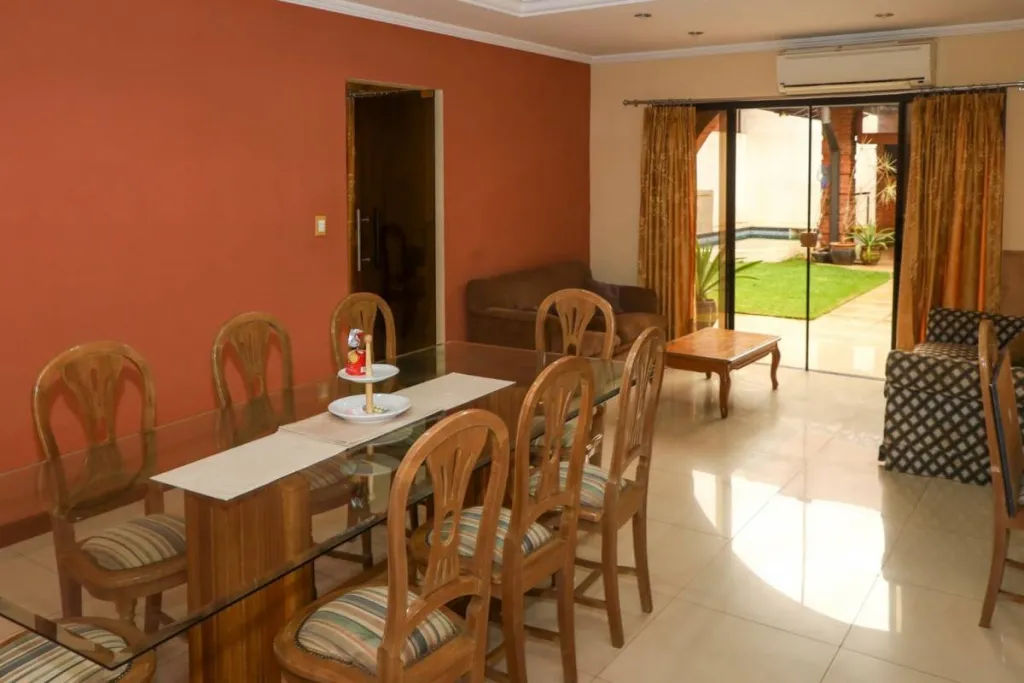 VENDO IMPONENTE Y LUJOSA RESIDENCIA EN VILLA AURELIA — photo 3