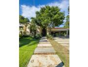 VENDO RESIDENCIA MANSION DE ESTILO TOSCANO EN BARRIO CERRADO SURUBI`I