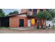 PROPIETARIO VENDE UNA CASA EN EXCELENTE ZONA DE YPACARAÍ. ESCUCHO OFERTAS