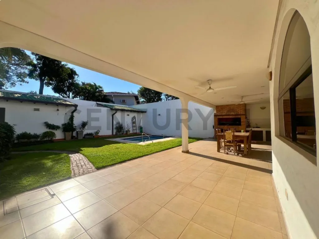 Casa familiar con piscina y quincho en zona residencial – 12x30m — foto 2