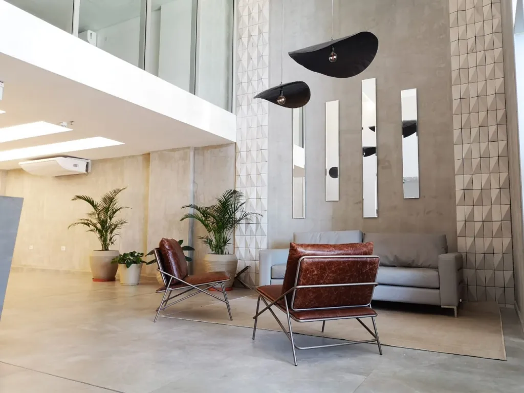 GRAN OFICINA CON COCHERA EN ELEGANTE EDIFICIO — photo 2
