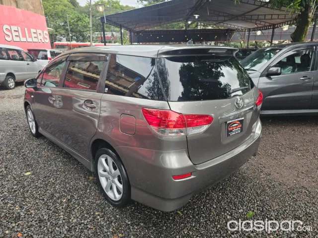 Toyota Wish 2011 — foto 8