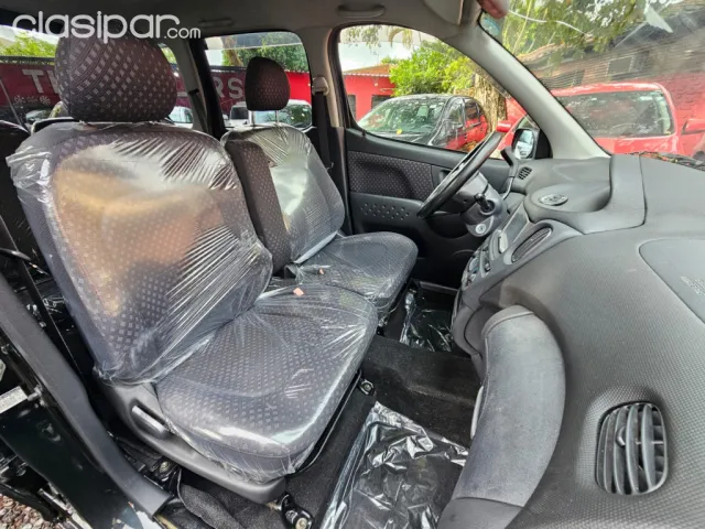 Toyota Funcargo 2004 — foto 3