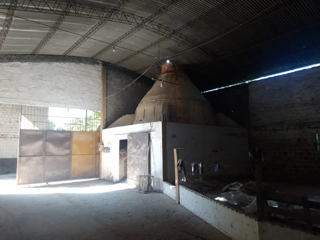 VENDO Terreno con tinglado y casa para oficina zona en crecimiento — foto 3