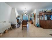 Vendo propiedad en el Barrio Stma Trinidad , a una cuadra de Avda Sacramento .