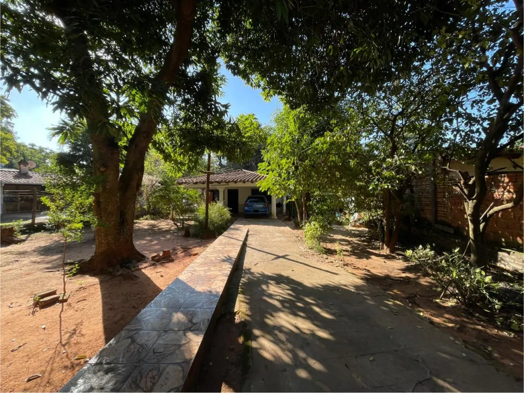 Oferta Vendo Casa+Terreno juntos en excelente ubicación con salida a dos calles en Capiata — foto 2