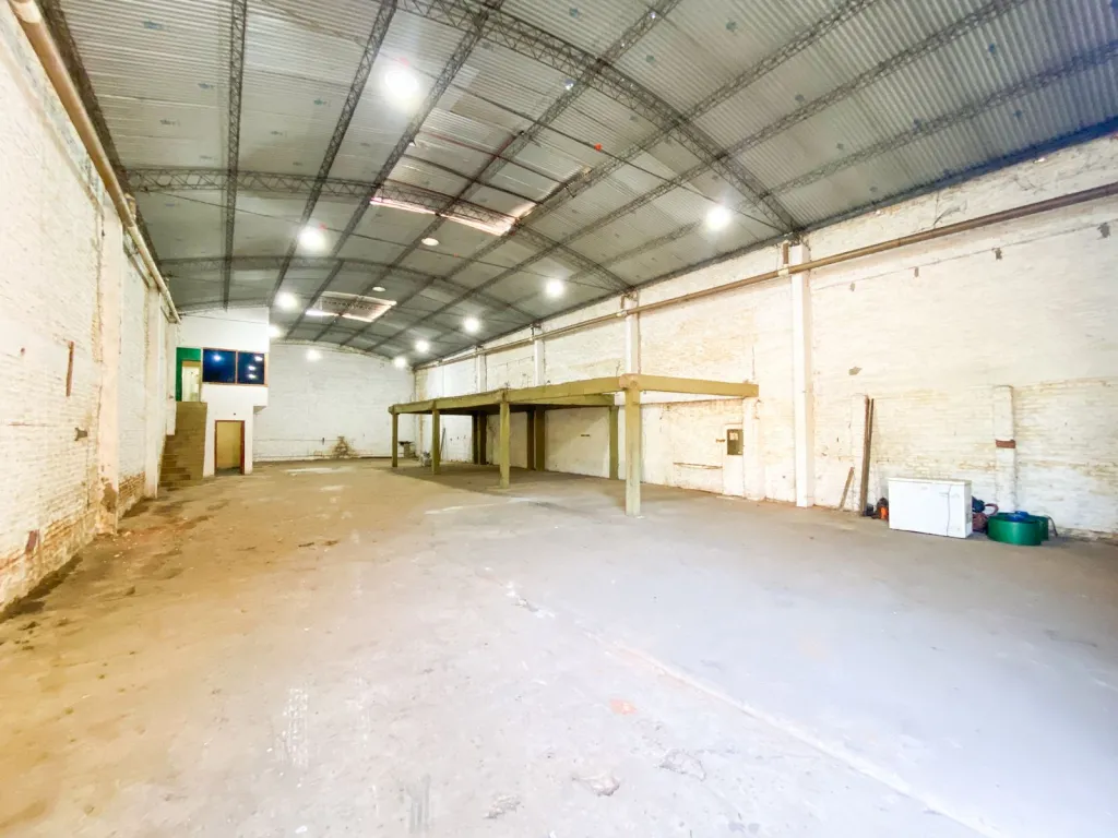 EN VENTA - DEPÓSITO EN LAMBARÉ — foto 3