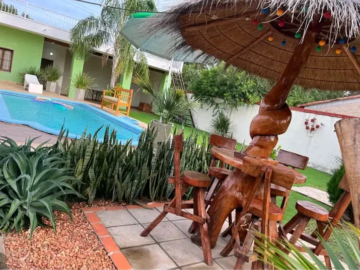 EN VENTA HERMOSA CASA QUINTA, NEGOCIABLE — foto 2