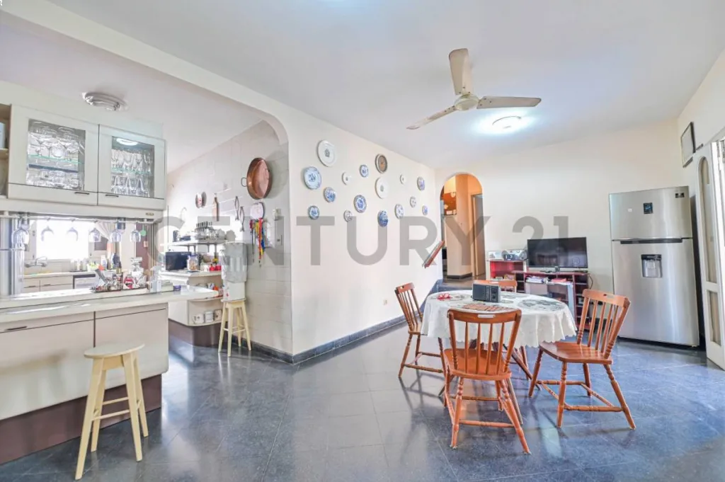 Venta de casa en esquina con Piscina – Barrio Palomar, Lambaré — фото 3