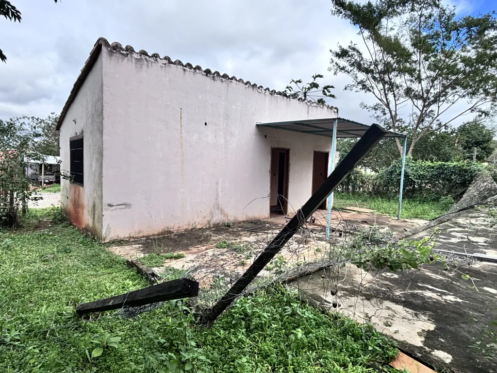 VENDO TERRENO CON 2 CASITAS EN ESQUINA — foto 2