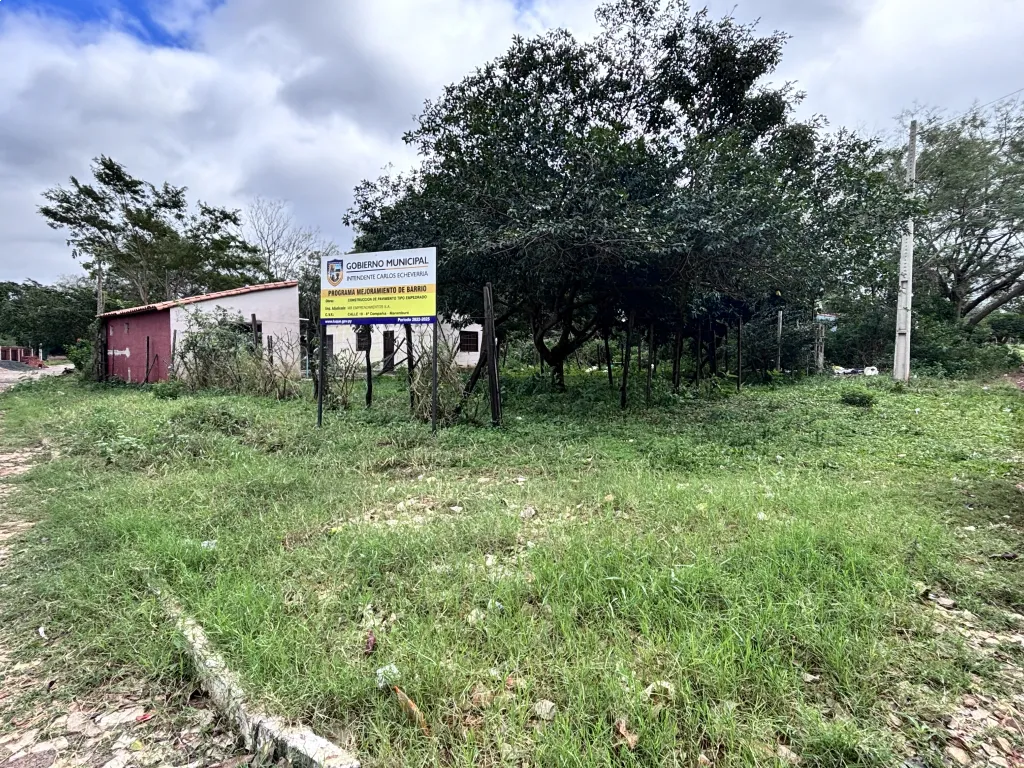 VENDO TERRENO CON 2 CASITAS EN ESQUINA — foto 3