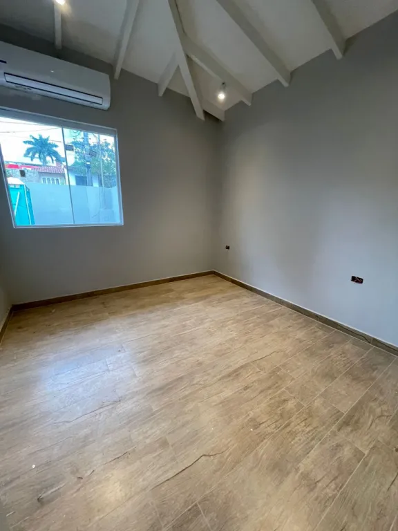 S38.4 EALQUILO CASA TODA EN PLANTA BAJA EN LA ZONA DEL COLEGIO GOETHE — foto 2
