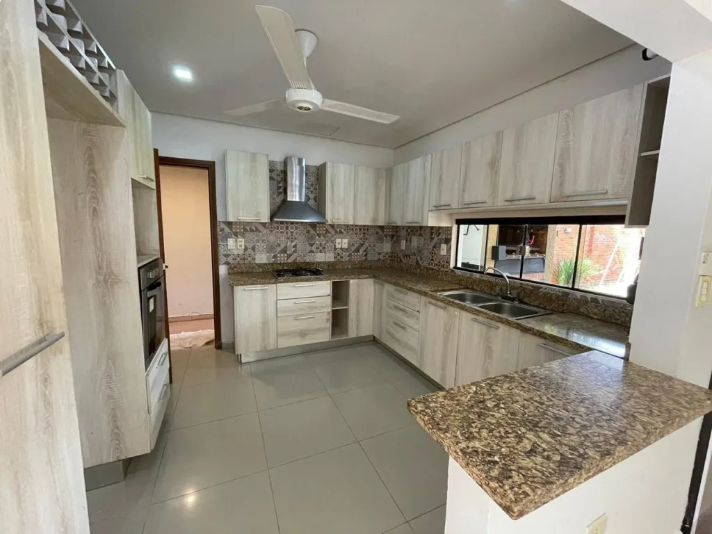 CASA EN VENTA EN LA CIUDAD DE LUQUE — photo 2