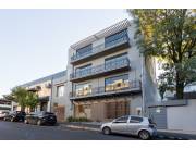 Bº CIUDAD NUEVA: ED. CORPORATIVO EN ALQUILER, 400 M2 + 12 ESTACIONAMIENTOS, 17.000.000 GS.