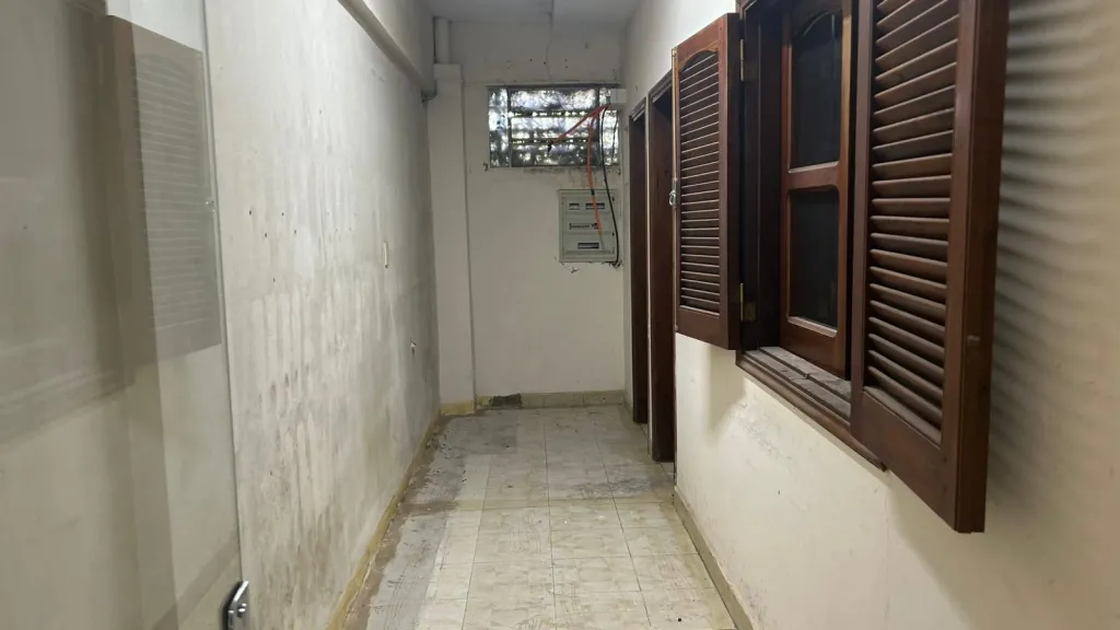 S AVDA. ESPAÑA, PROX. CASA RICA (DE CALLE A CALLE): 1.036 M2 EDIF. CORPORATIVO, OFICINAS. — photo 3