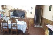 VENDO PROPIEDAD QUE INCLUYE UNA VIVIENDA FAMILIAR Y UN DEPARTAMENTO DE 2 PISOS JUNTOS