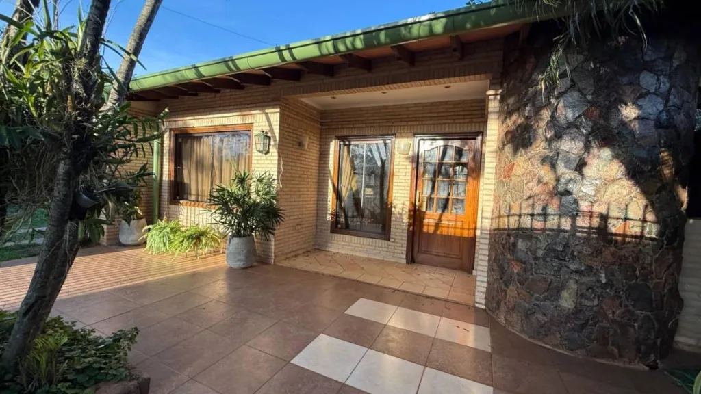 VENDO HERMOSA Y AMPLIA RESIDENCIA DE 6 DORMITORIOS EN REDUCTO, SAN LORENZO — foto 3