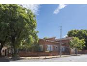 VENDO CASA EN SAJONIA EN ESQUINA
