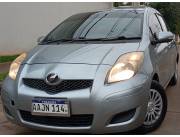 VENDO TOYOTA NEW VITZ CHAPA MERCOSUR AÑO 2009 1.3 4X2 AIRE FULL INTERIOR NEGRO UNICO DUEÑO