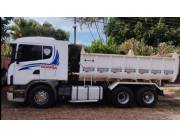 HERMOSO CAMION VOLQUETE SCANIA 124/420 AÑO 99 CON CACHAMBA NUEVA, DOCUMENTOS A TRANSFERIR.