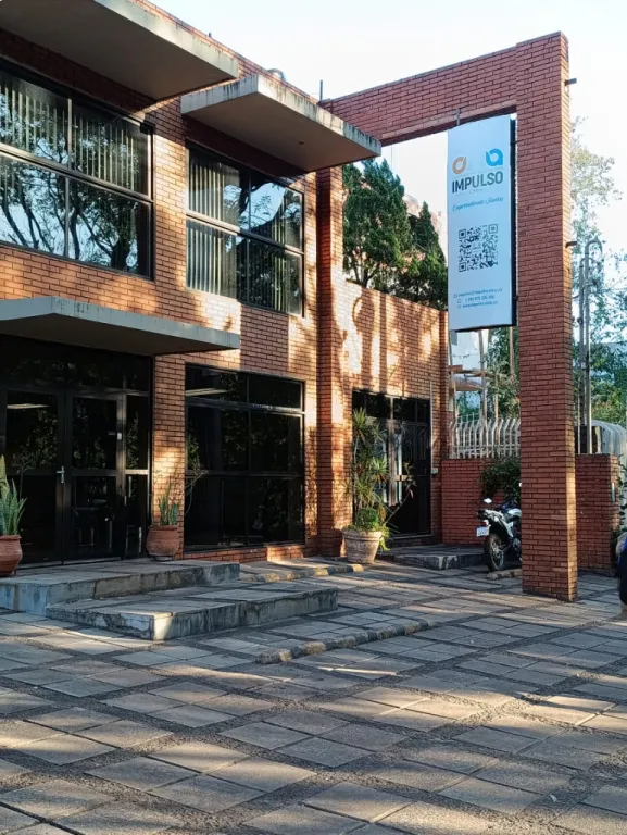 VENDO HERMOSO EDIFICIO EN CIUDAD DEL ESTE! — foto 3