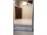 Alquilo casa para vivienda u oficina. Ñemby zona Centro a pasos de todos los comercios.