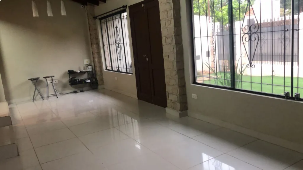Alquilo casa para vivienda u oficina. Ñemby zona Centro a pasos de todos los comercios. — фото 3