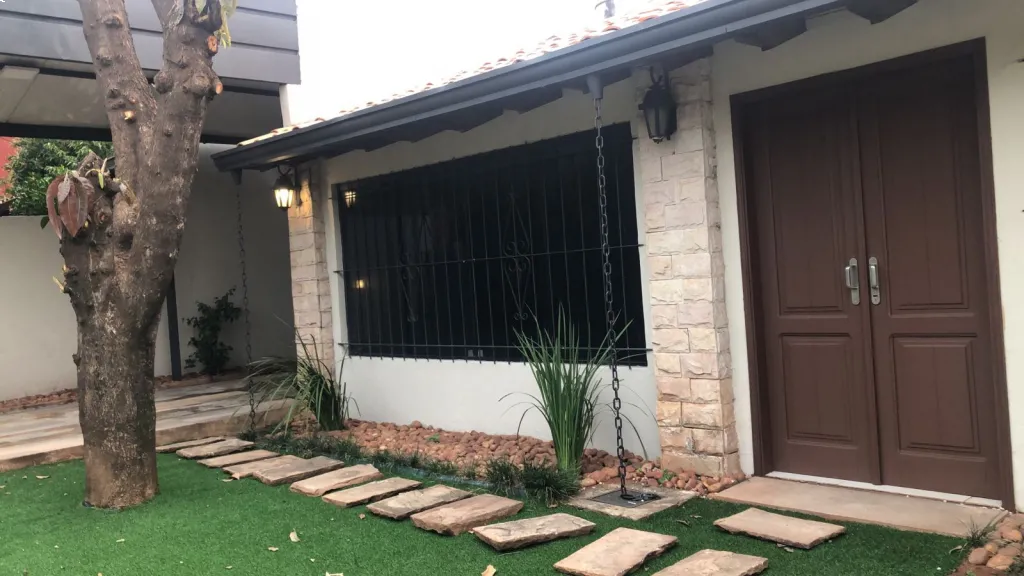 Alquilo casa para vivienda u oficina. Ñemby zona Centro a pasos de todos los comercios. — фото 2