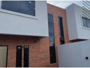 VENDO DUPLEX A ESTRENAR EN LUQUE