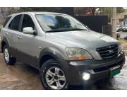 KIA SORENTO 2004 DIESEL AUTOMÁTICO RADIO CON PANTALLA BUSCA HUELLAS CUBIERTAS EN BUEN ES
