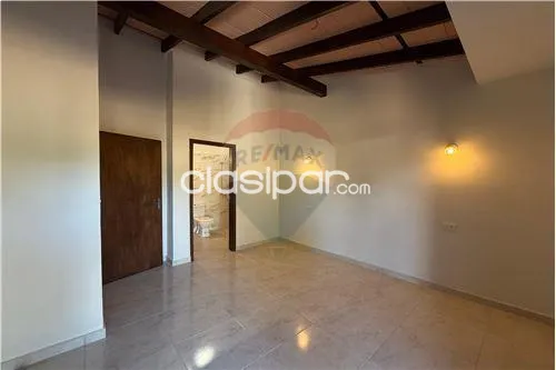 VENDO DÚPLEX EN LAMBARÉ — foto 2