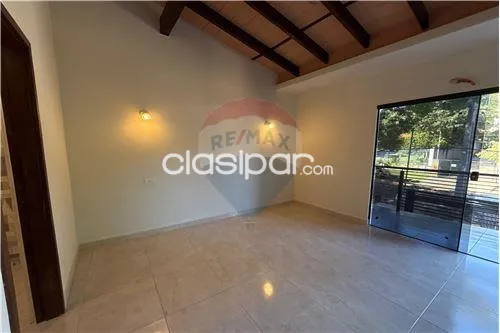 VENDO DÚPLEX EN LAMBARÉ — foto 3