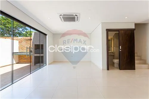 VENDO DÚPLEX EN LAMBARÉ — foto 3