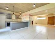 VENDO DÚPLEX EN LAMBARÉ