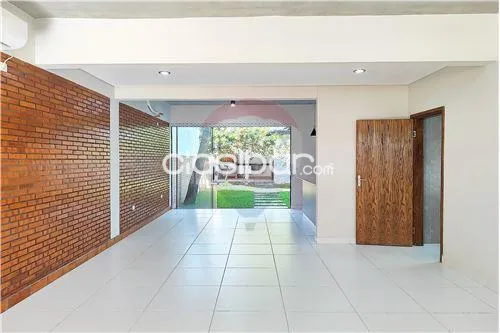 VENDO DÚPLEX EN LAMBARÉ — foto 2