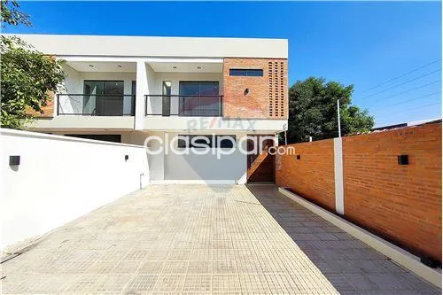 VENDO DÚPLEX EN LAMBARÉ — foto 3