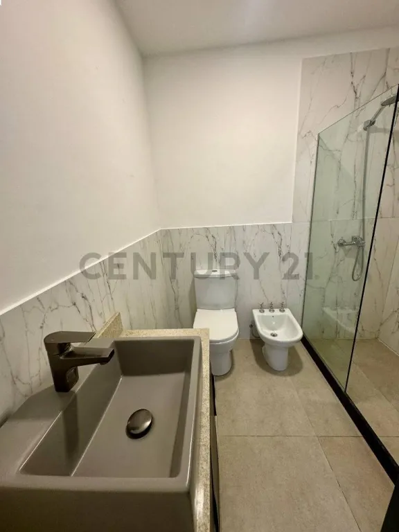 VENDO DUPLEX EN LAMBARÉ AL COSTADO DE LA MUNICIPALIDAD. — foto 2