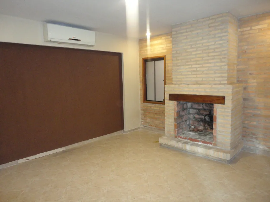VENDO AMPLIA RESIDENCIA BARRIO SAN VICENTE — Foto 2
